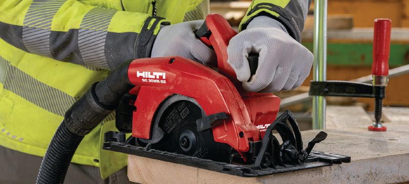 Elektrikli Testere Güvenliği Çevrim İçi Eğitimi Elektrikli testerelerin güvenlik özellikleri ve riskleri hakkında pratik bilgiler sunan çevrim içi eğitim kursu, tehlikelerden nasıl daha iyi kaçınılacağını açıklar.