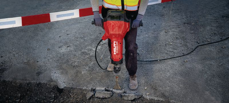 TE 3000-AVR Ağır yük tipi elektrikli kırıcı Ağır yük tipi beton kırma, asfalt kesme, hafriyat ve topraklama çubuğu çakma işleri için olağan üstü güçlü kırıcı Uygulamalar 1