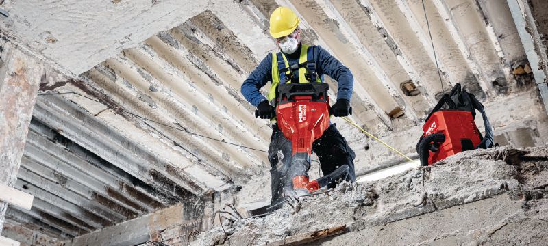 TE 2000-22 Akülü kırıcı Beton kırma ve diğer yıkım işleri için güçlü ve hafif akülü kırıcı (Nuron akü platformu) Uygulamalar 1