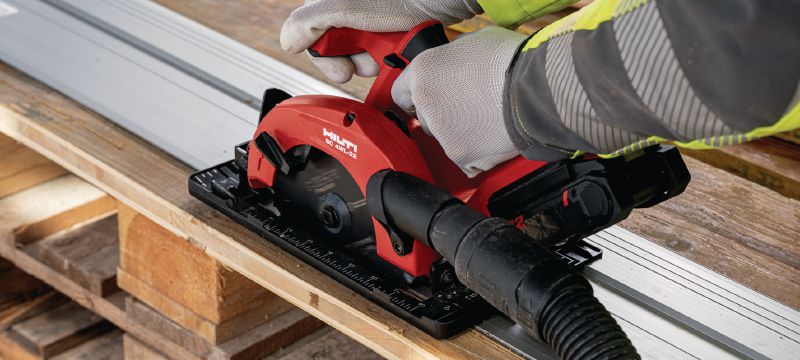Elektrikli Testere Güvenliği Çevrim İçi Eğitimi Elektrikli testerelerin güvenlik özellikleri ve riskleri hakkında pratik bilgiler sunan çevrim içi eğitim kursu, tehlikelerden nasıl daha iyi kaçınılacağını açıklar.