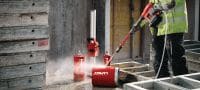 PC 2-22 Akülü basınç temizleyici İnşaat alanlarındaki hafif temizlik işlerinde kullanılmak üzere 40 bar (580 PSI) çalışma basıncına sahip taşınabilir basınçlı temizleyici (Nuron akü platformu) Uygulamalar 2